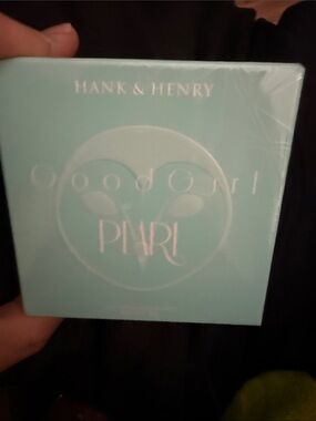 Hank & Henry Pearl
